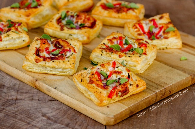 Mini tarts topped with pizza ingredients.