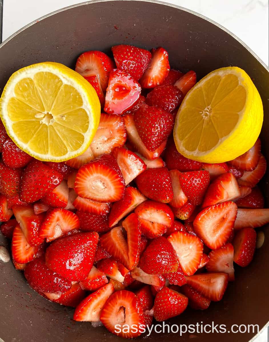 Strawberry pieces with lemon