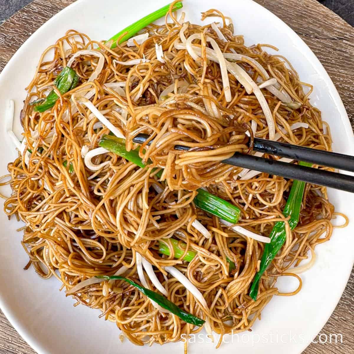 cantonese style chow mein close