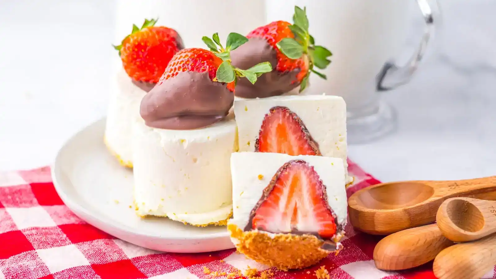 Chocolate-Covered-Strawberry-Mini-Cheesecakes.