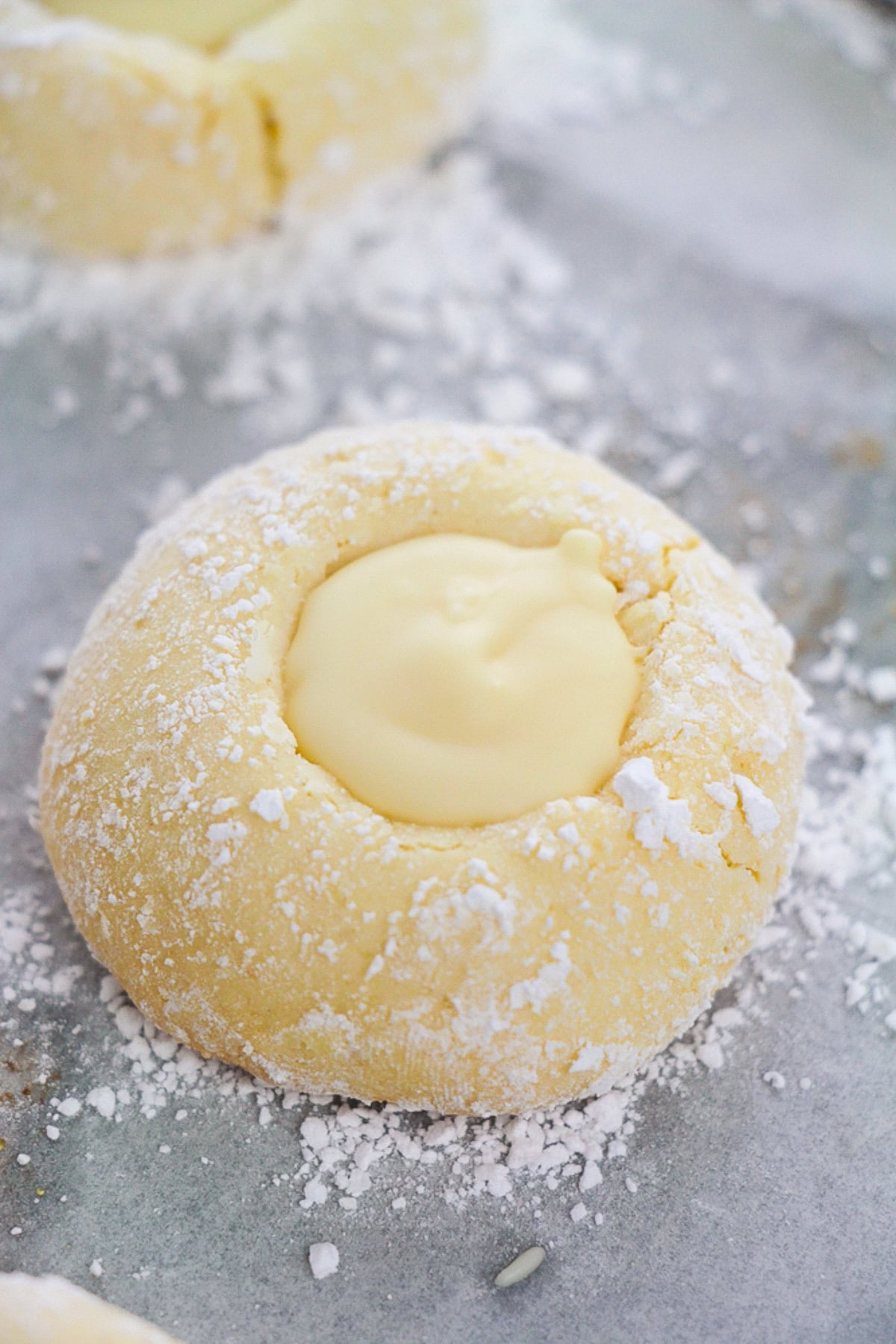 A lemon cookie closer view.