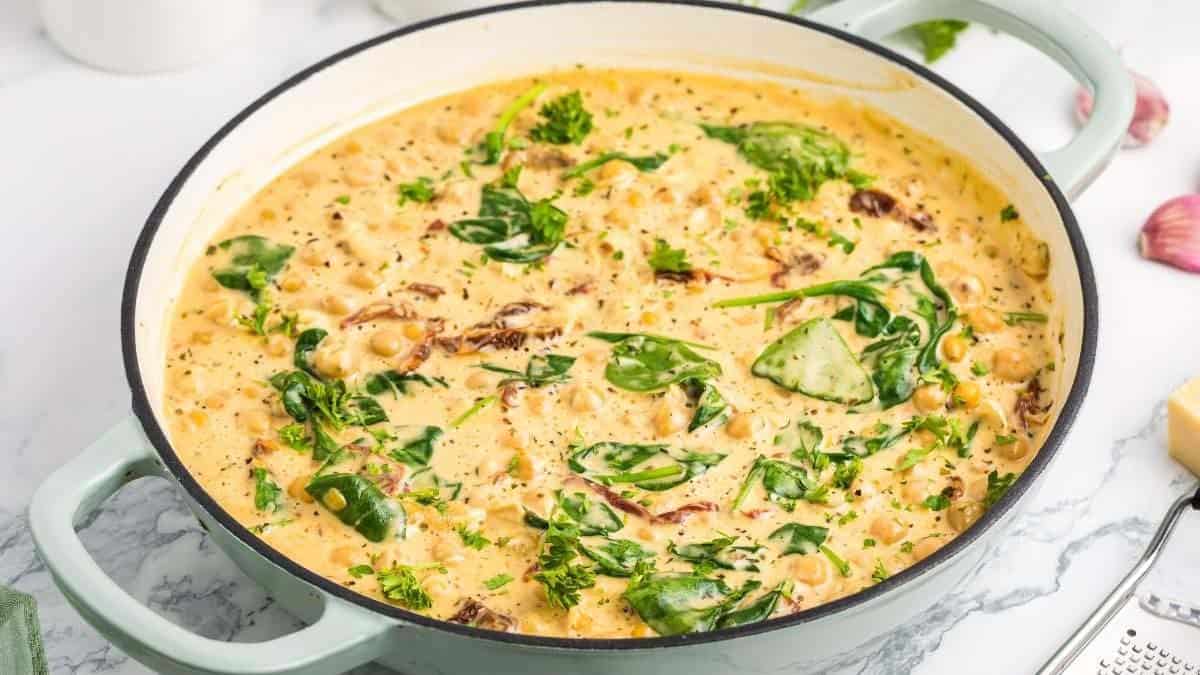 Creamy Tuscan chickpeas in sauce.