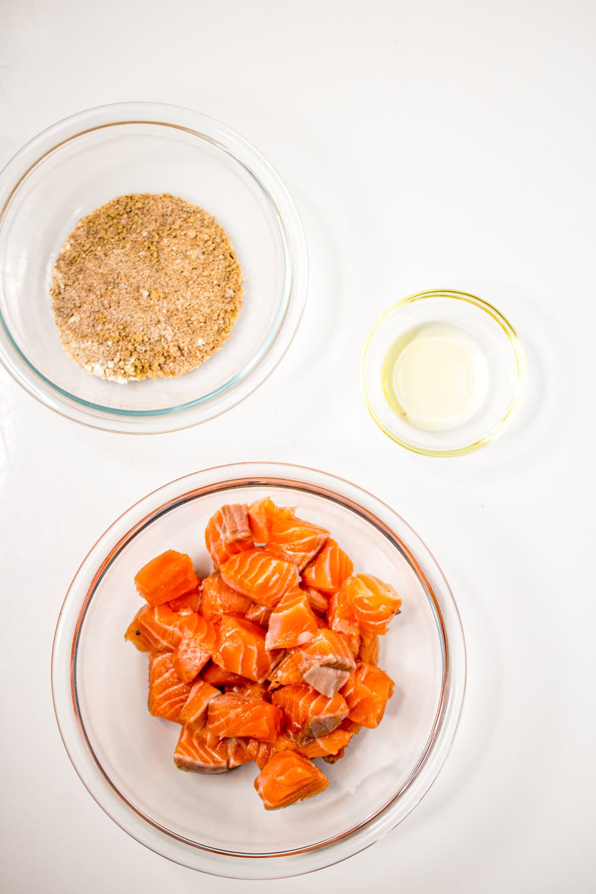 Mixed spice seasoning blend prepared for air fryer salmon bites in a clear glass bowl.