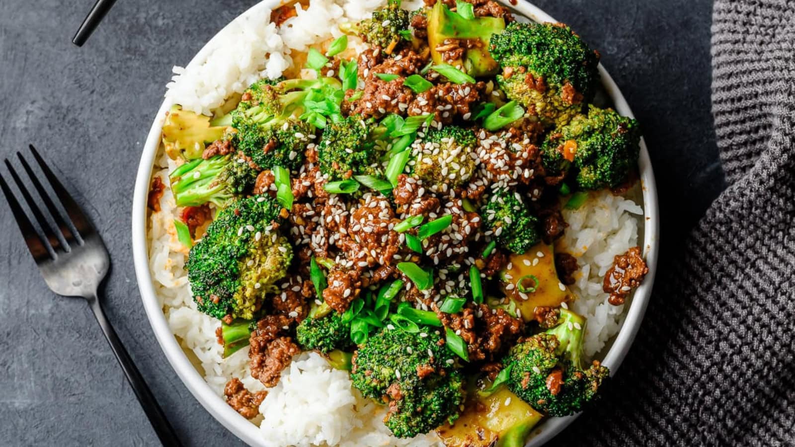 Ground beef broccoli stir fry tossed with tender vegetables and sauce.