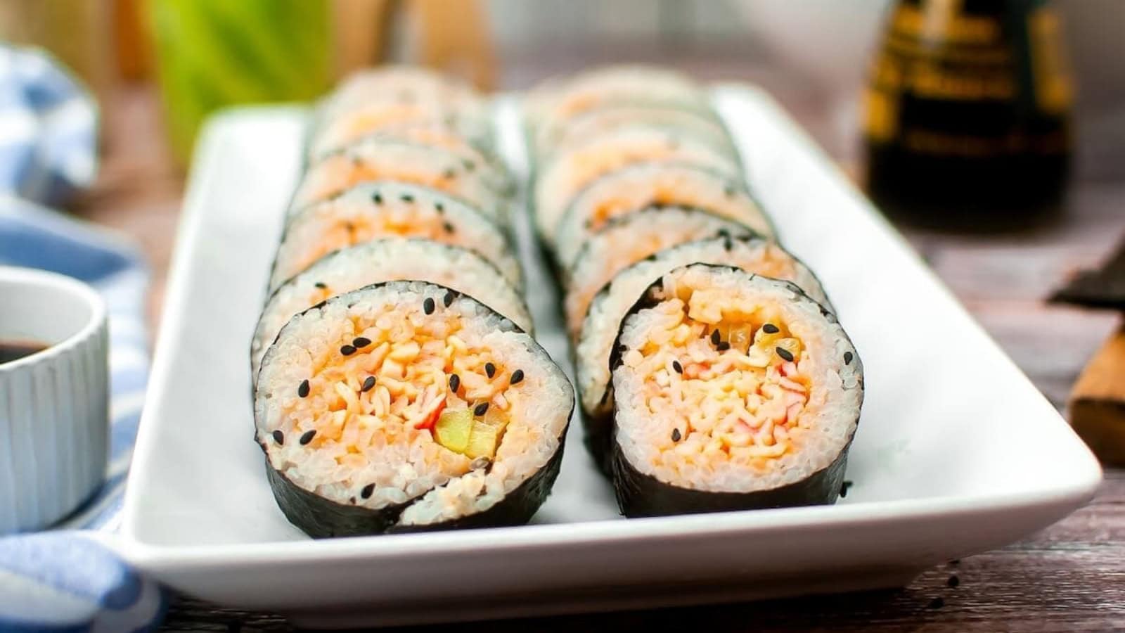 Sushi rolls filled with spicy crab and wrapped in seaweed.