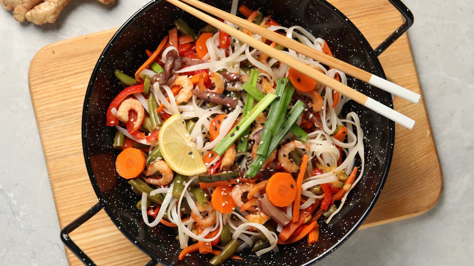 Stir-fried noodles with shrimp and mixed vegetables.