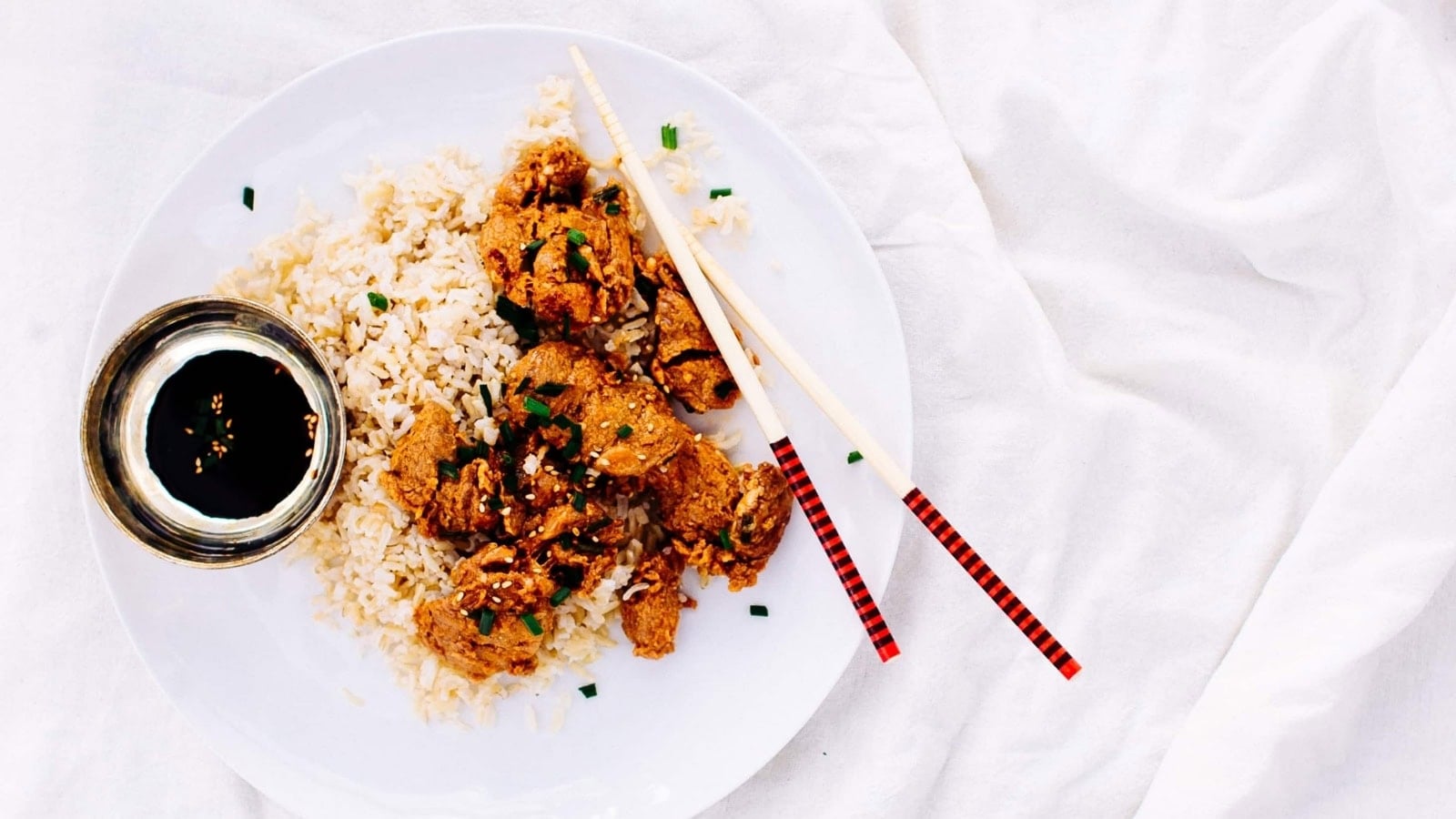 Tender pork and vegetables stir-fried in a sweet honey garlic sauce.