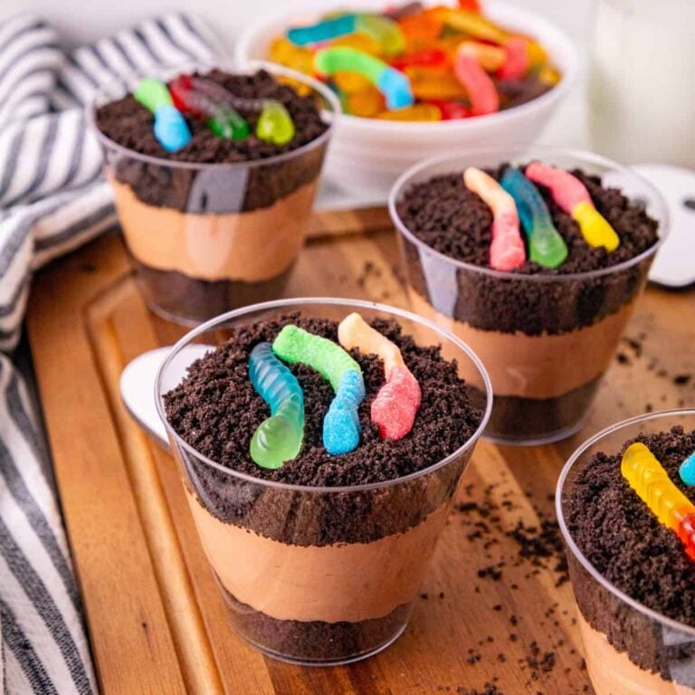 Dirt and Worms Pudding Cups With Oreos and Nutella
